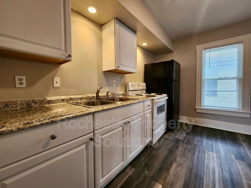 Foto principal - 163 Frost Ave