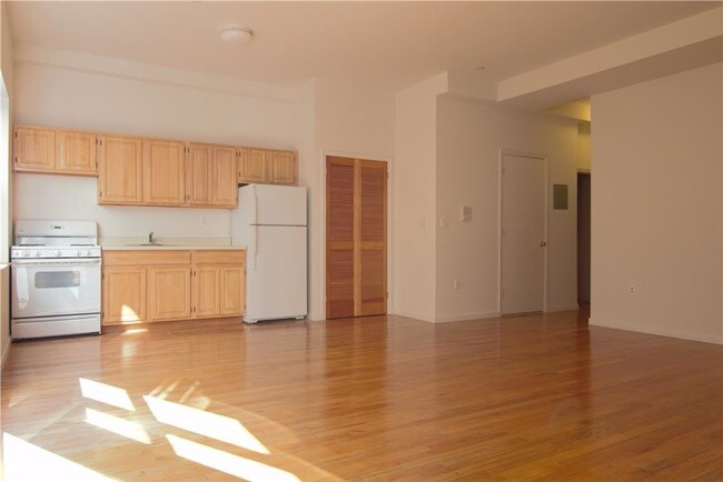 Building Photo - 1157 3rd Ave