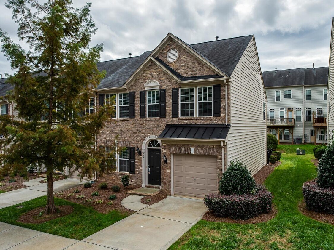 Primary Photo - Great location off Archdale!