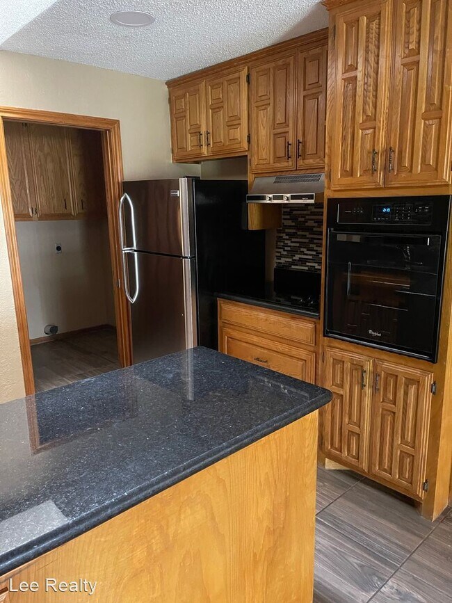 Building Photo - 2 br, 2 bath House - 1128 REDBUD  AVE.