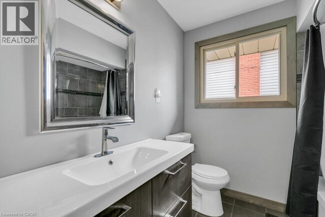 Building Photo - 62 Windsor St