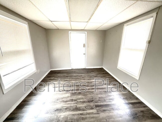 Building Photo - 517 S 40th W Ave