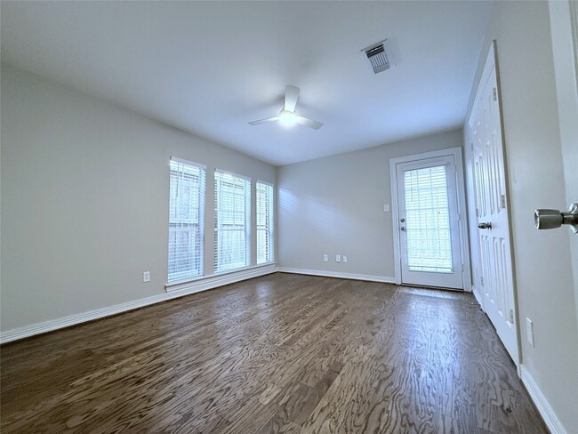 Building Photo - 1963 Peden St