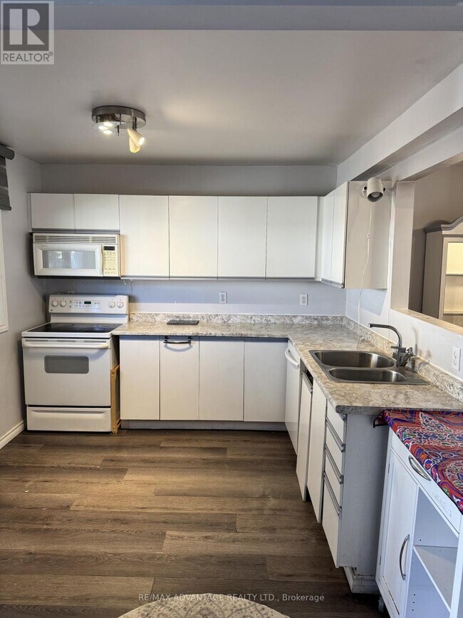 Photo du bâtiment - 1318 Highbury Ave N