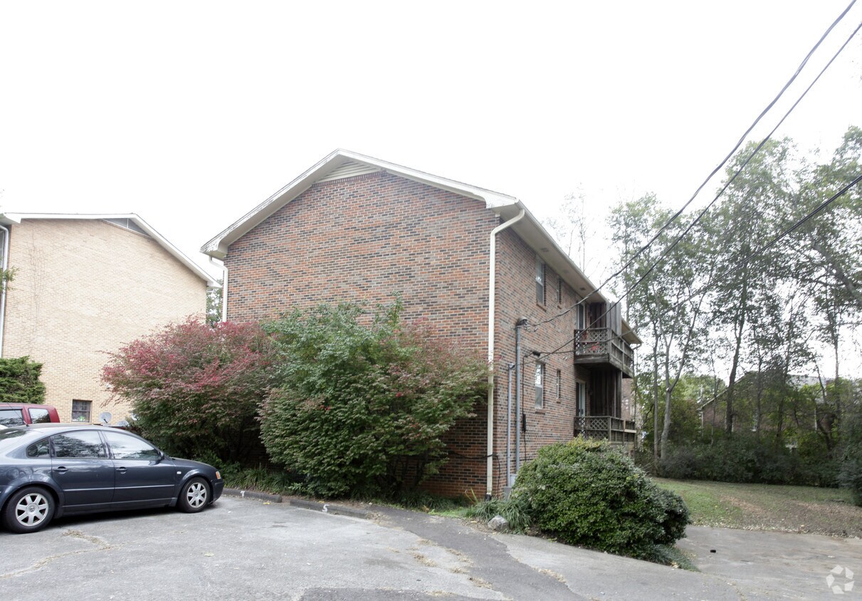 Building Photo - 212 S David Ln