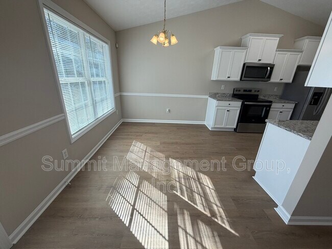 Building Photo - 25 Stephens Way