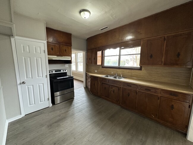 Foto del edificio - 2722 Ave I