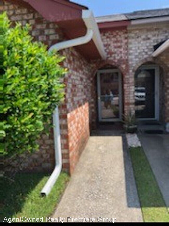 Building Photo - 2 br, 1.5 bath House - 5564 W Shirley Dr