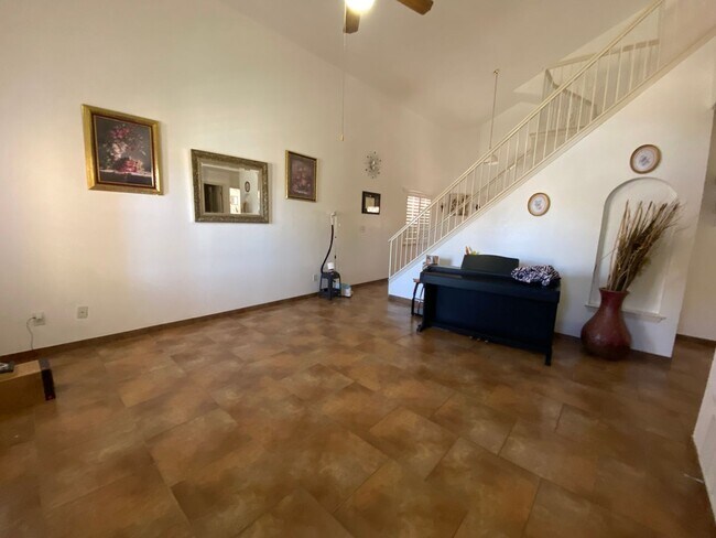 Building Photo - EASTSIDE HOME FOR RENT