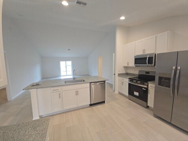 Building Photo - 3 bed 2 bath new construction home