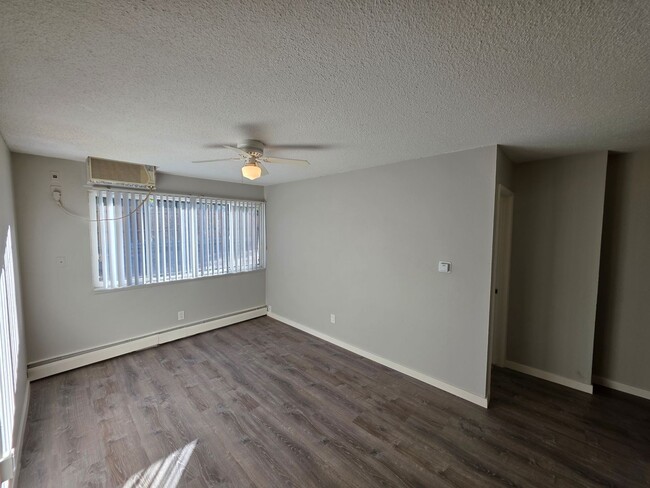 Building Photo - 233 E Arvada St