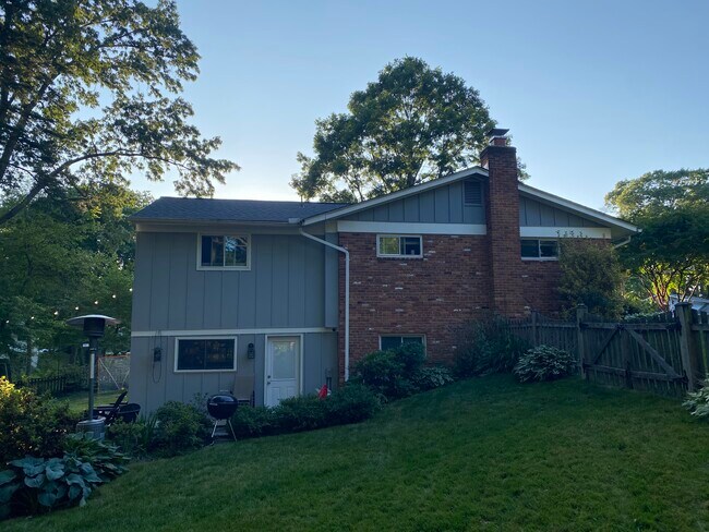 Foto del edificio - 10203 Addison Ct