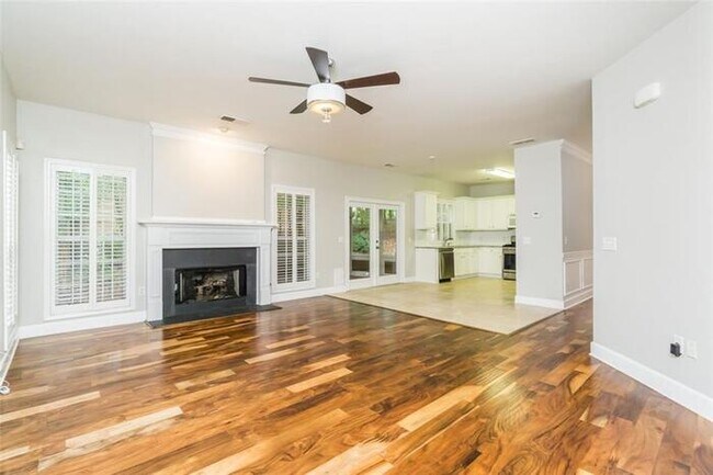 Foto del edificio - Alpharetta 4 bedroom home with large fenced in backyard