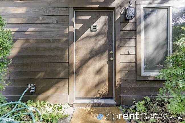 Building Photo - 3 br, 2 bath Townhome - 1311 Drake Drive, ...