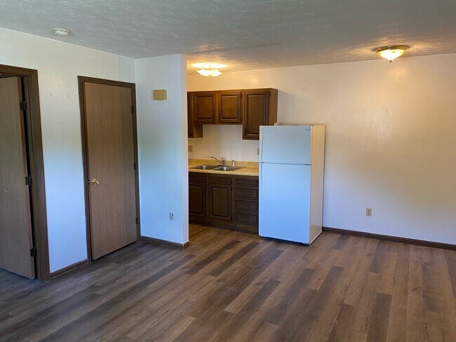 Building Photo - Green Valley Drive Apartments