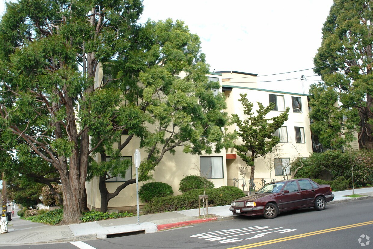 Building Photo - 1550 Walnut St