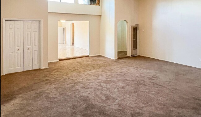 Building Photo - 3BR 2 BA house with Large Yard in NE Heights