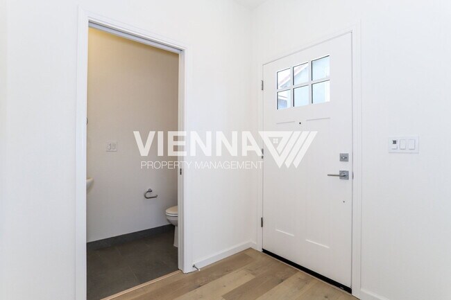 Foto del edificio - 8082 Quiet Knolls Dr