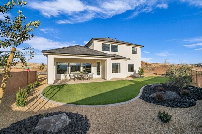 Building Photo - Stunning 6 Bedroom Home in St. George!