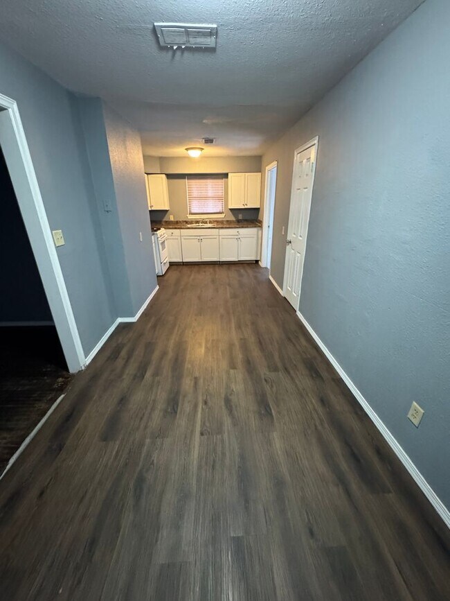 Foto del edificio - NEWLY RENOVATED 3 BEDROOM HOME