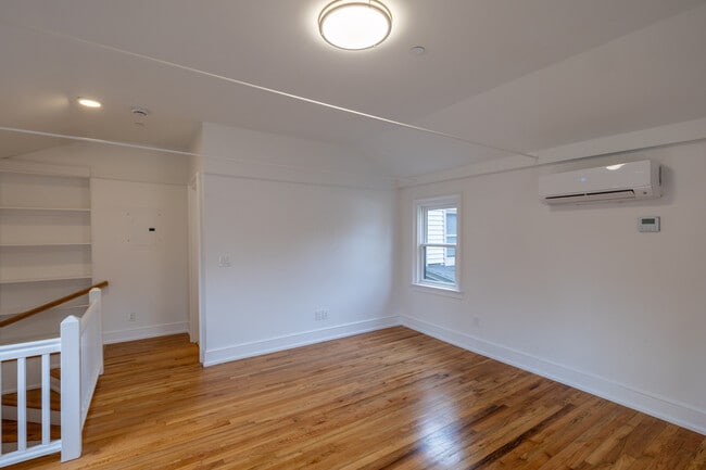 Building Photo - 31 S Perry St