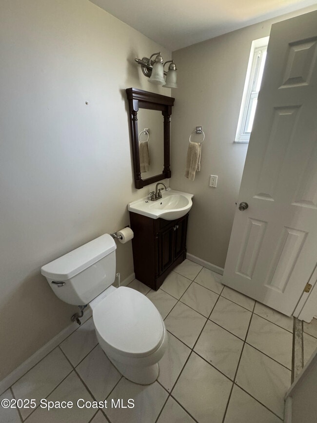 Building Photo - 416 Dove Ln