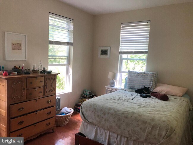 Foto del edificio - 128-130 Spruce Cir
