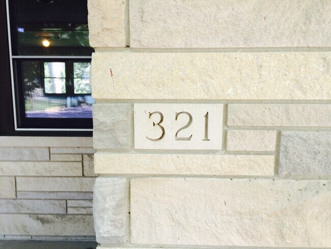 Foto del edificio - 321 E Wylie St
