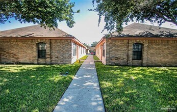 Building Photo - 17 Aruba Dr