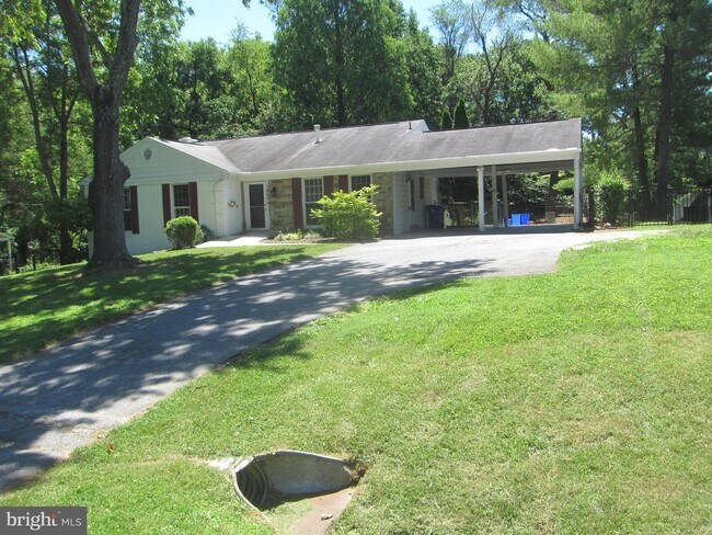 Building Photo - 16608 Briardale Rd