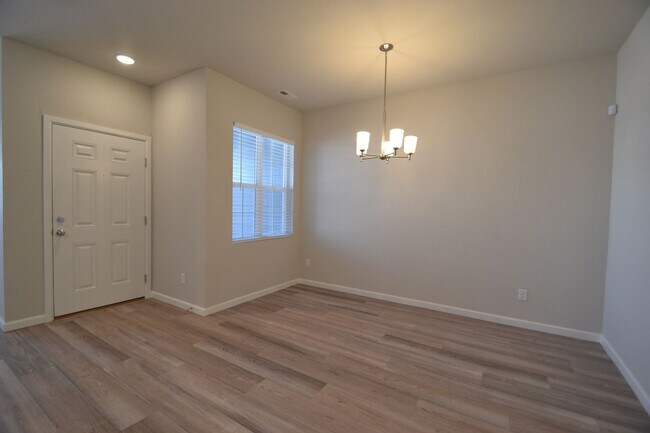 Foto del edificio - 8719 Shady Ridge Grv