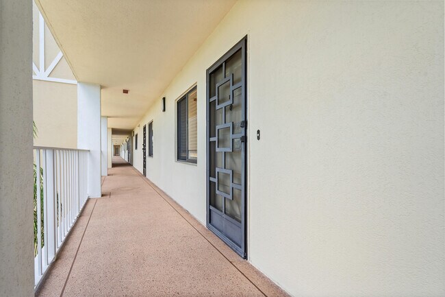 Building Photo - 7290 Kinghurst Dr