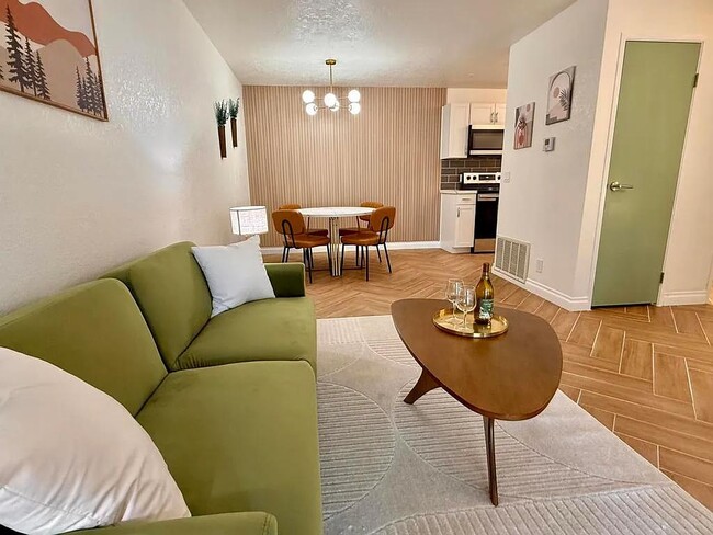 Foto del edificio - 2875 N Los Felices Rd