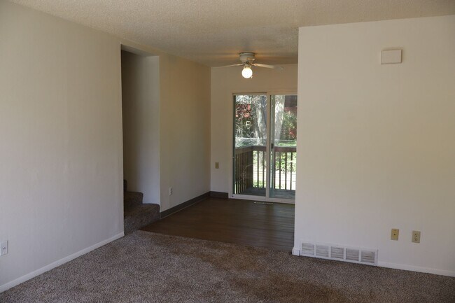 Foto del edificio - Beautiful Split-Level 6BR Home with Attach...