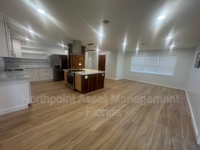 Foto del edificio - 185 Shores Blvd