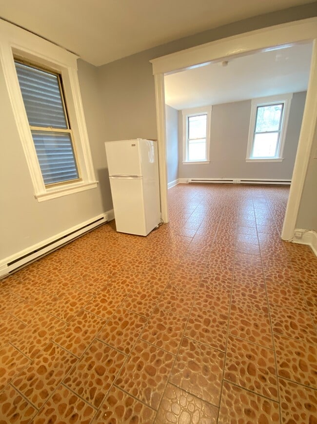 Building Photo - 138 Dubois St
