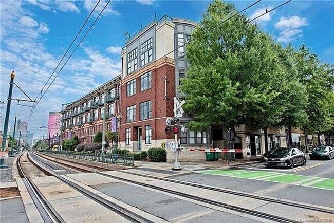 Building Photo - Charming 1BR Townhome in Charlotte