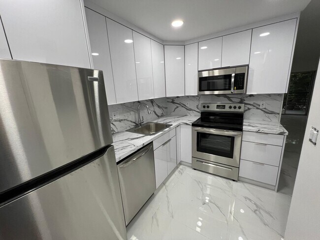 Foto del edificio - 505 Gardens Dr