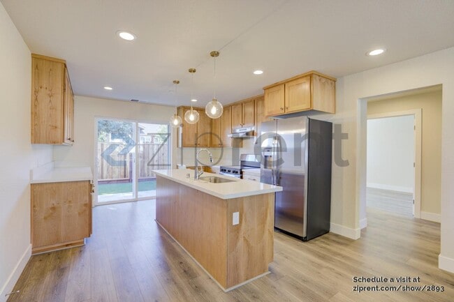 Building Photo - 14 Larkfield Maples Ct