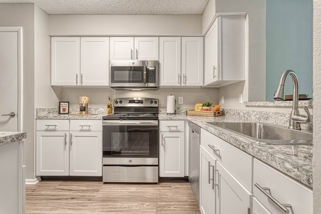 Building Photo - Newport Colony Apartments in Casselberry