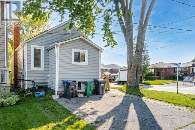 Building Photo - 1078 Eastmount Ave