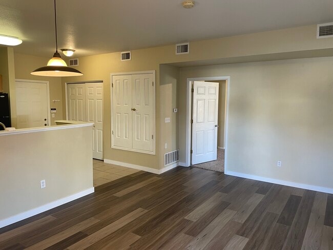 Building Photo - 2542 S Bahama Cir