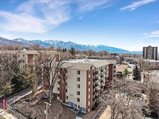 Building Photo - 1032 E 400 S