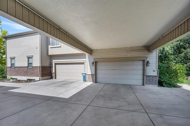 Foto del edificio - 35 E 150 N