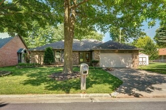 Building Photo - 4035 S Parkcrest Ave