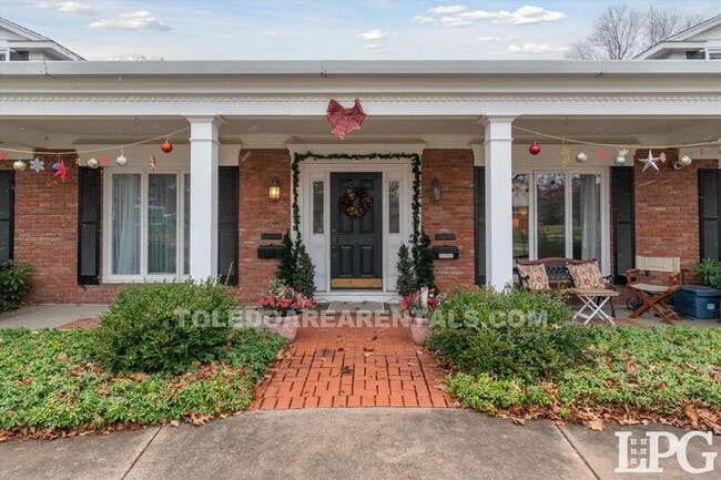 Building Photo - 3835 Hillandale Rd
