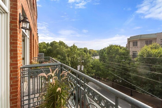 Building Photo - 1058 Piedmont Ave NE