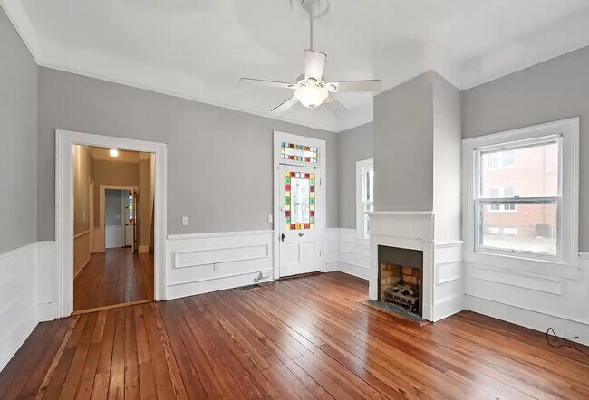 Living Room - 421 S 5th Ave