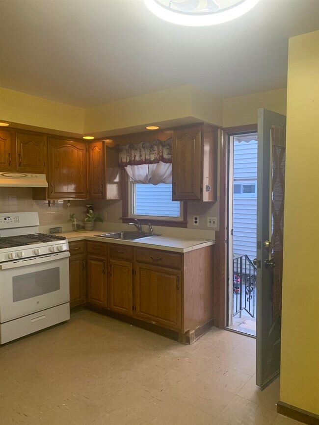 249 Marshall St Unit 1, Elizabeth, NJ 07206 Condo for Rent in