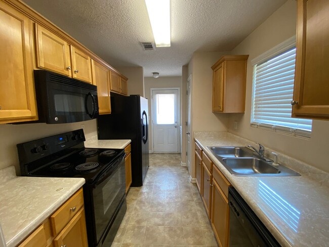 Foto del edificio - BRIDGEWATER HOME! PRE-LEASING FOR AUGUST 2...
